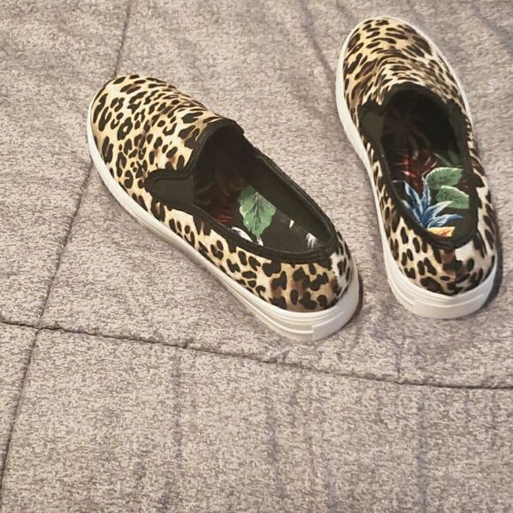 Leopard Slip Ons - Picture 1 of 4